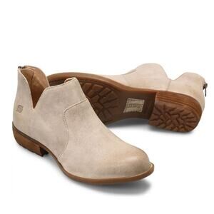 Born Kerri Suede Dip Side Back Zip Bootie Cream Tan Size 8.5 Boho Western Office